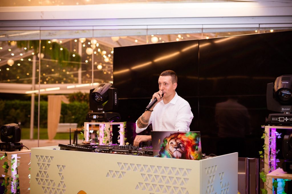 DJ de Son Eventos durante una celebración